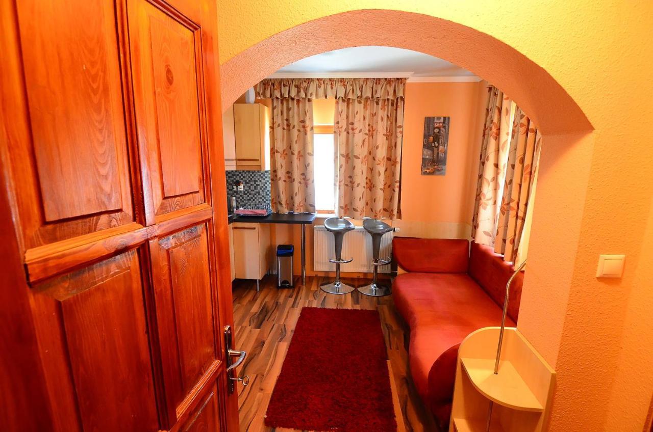 Medora Park - Bagolyvar Apartmanhaz Gardony Bagian luar foto