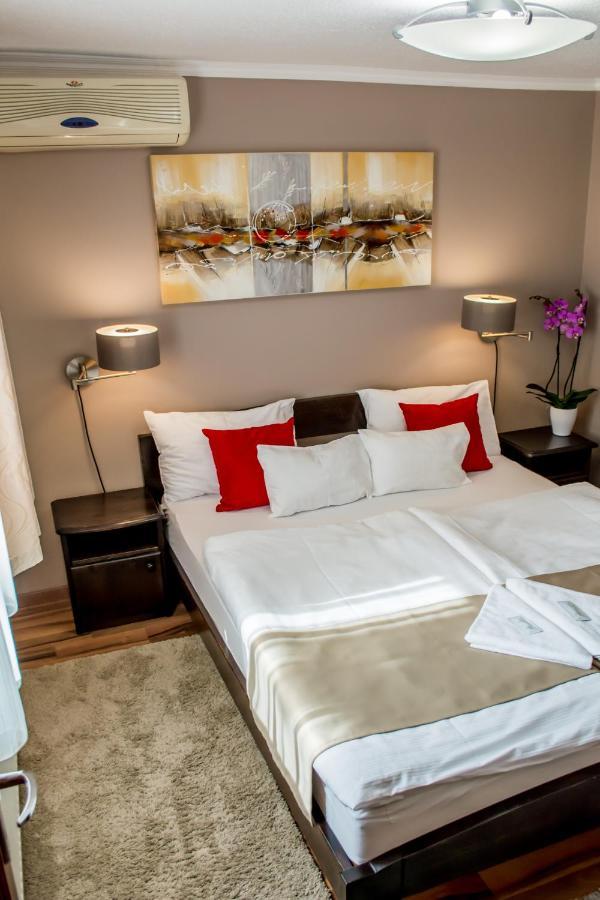 Medora Park - Bagolyvar Apartmanhaz Gardony Bagian luar foto